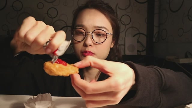 美食达人吃播,大口吃才叫得劲,这就是土豪吃货吧