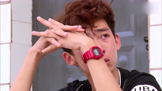 变形计:杨馥宇违反学校规定,黄圣杰伤心落泪,但原因太搞笑了!