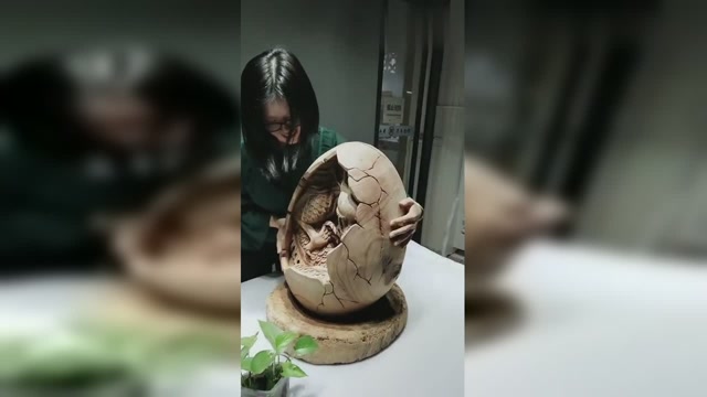 龙王留在人间的最后一颗蛋,居然被美女砸烂了?