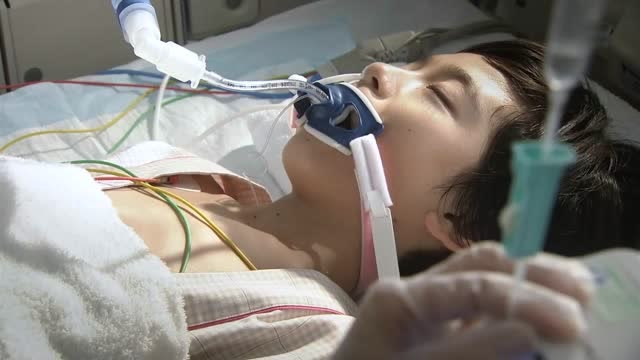 codeblue:在医生们的努力下,小男孩成功抢救回来了