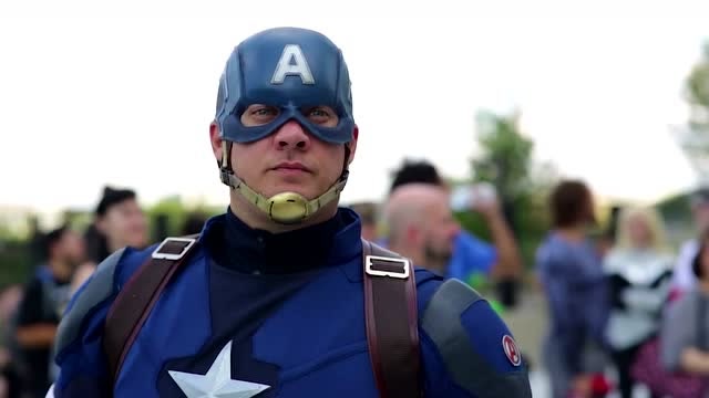 cos爱好者的视觉盛宴,这次是漫画原版的鹰眼,这盔甲很不错吧!