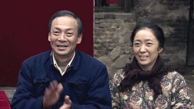喜气洋洋三妹和杨豆筋夫妻对拜