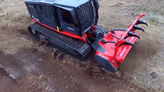 机械:德国新发明的开荒机厉害了,100多亩半天变田地