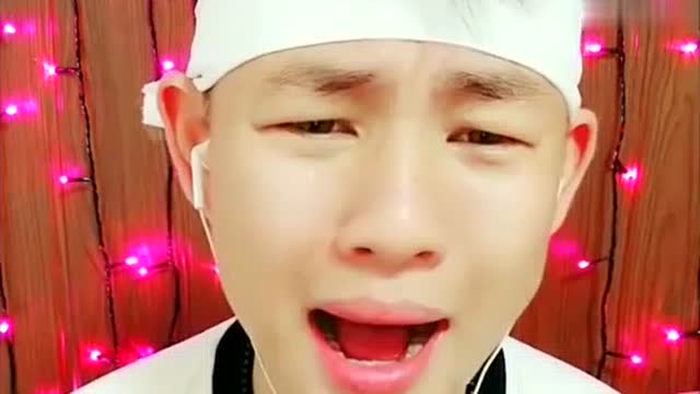 东北大哥唱二人转哭七关网友这跟我在农村听到的还真像