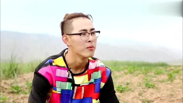 变形计:王健拜佛求来只小鸟,回家却被猫吃了!这次彻底把他激怒
