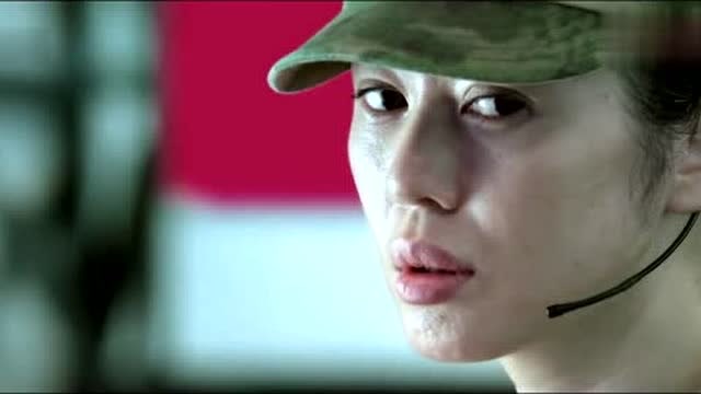战狼:冷锋的举动,指挥官看得一脸懵,龙小云却懂,两人心有灵犀!