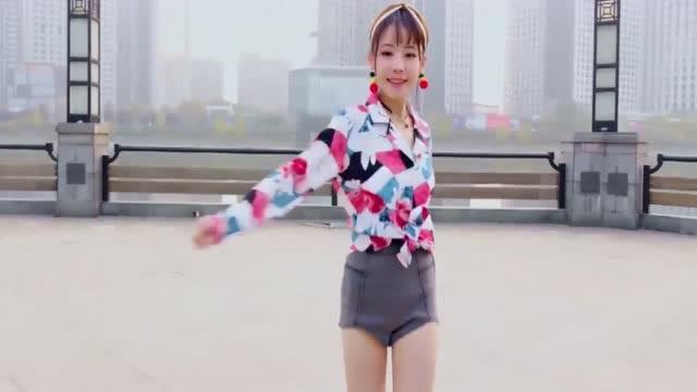 热舞《失恋阵线联盟》舞姿洒脱又飘逸!还记得家有仙妻吗,很精彩!