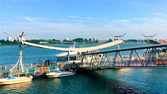 韩国帅哥来丹东旅游距离韩国非常近的城市没想到这里这么美