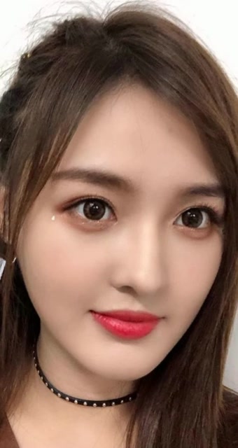 小姐姐这样算微胖,还是标准的瓜子脸呢?