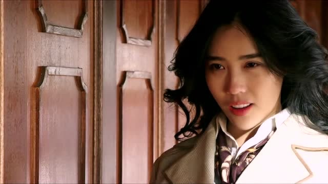 快手枪手快枪手:女特务一身好功夫,小奶狗被救,好摩登