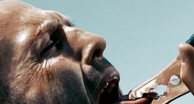 夹着舌头充电,大叔要的就是这种快感