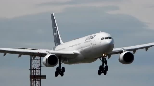 汉莎航空空中客车a330-300全新的号衣,在蒙特利尔完成起降