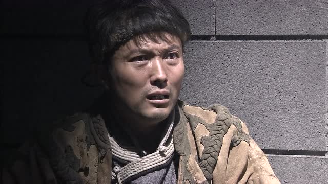 狱卒牢房之中巡视,打开牢门发现牢中之人变了一个人?