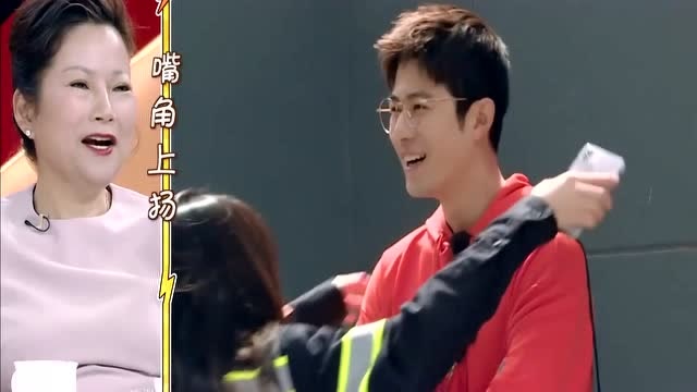 林允见到陈学冬立马扑上去送拥抱