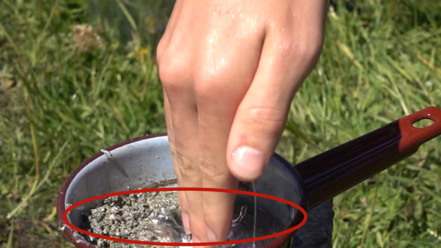 把手伸进铅水里,手还在吗?外国人来解答