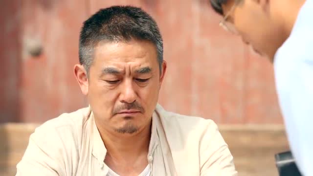 农村霸道本家叔叔强迫侄媳妇嫁给80岁老头子,真是作孽!