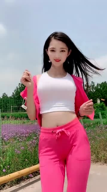 网红美女跳舞精彩好看,舞姿很不错!