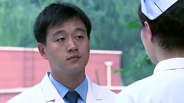 远远的爱冷玉萱对林博士说小玉的手术很成功