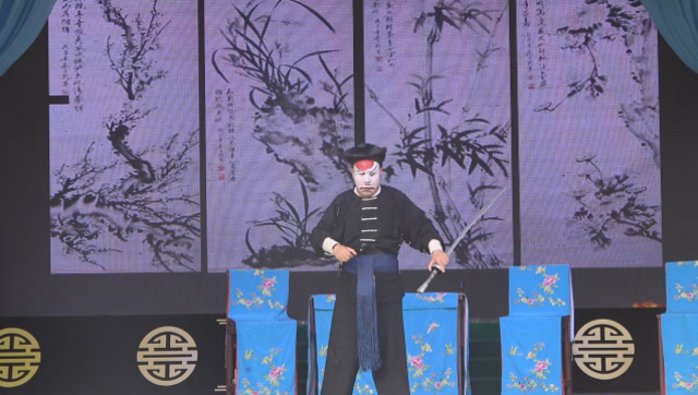 秦腔《法门寺》,刘彪扮演者的丑角戏演的很形象,演得鬼鬼祟祟