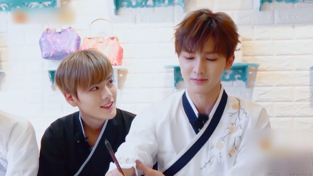 少年可期:毕雯珺与李权哲两个人,是真的很友爱啊