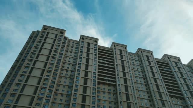 大庆天伦王朝,这个小区好像一面墙,但是环境还不错