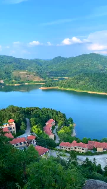 新县香山湖7月美景邱生摄