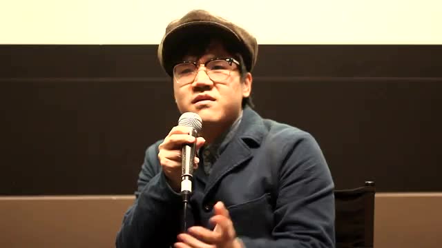 雷磊在林肯中心与主持人就作品《动物方言》进行对谈