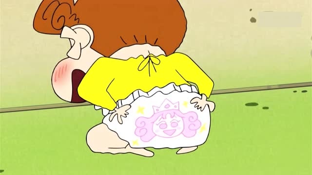 蜡笔小新:小葵也想换漂亮的尿布,看来女孩都是爱美的哦!