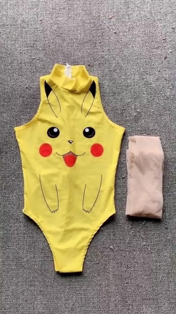 一秒穿皮卡丘泳衣,坐着给你们拍
