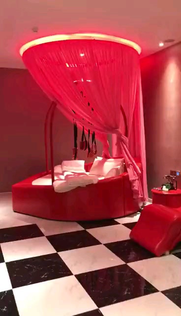 主题酒店里躺着情趣床的每一天,轻奢精品民宿的风格,打动着女孩的心