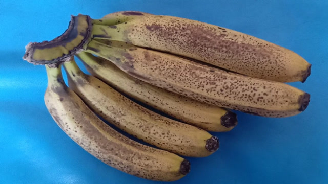香蕉外观很好芯里发黑图片