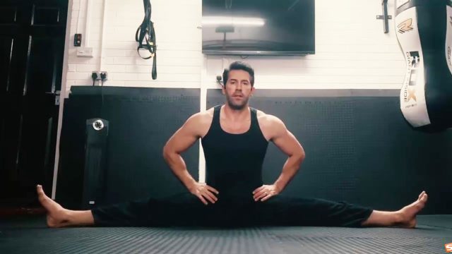 斯科特阿金斯的腿法柔韧训练,这功夫没有十年时间练不出来!