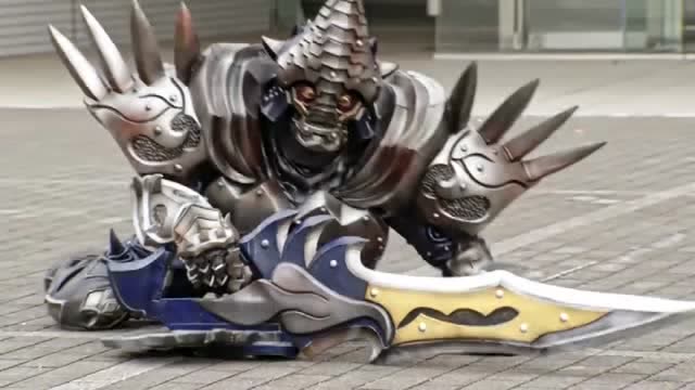 假面骑士时王铠武形态反击异类剑横刀对劈竟然起作用了