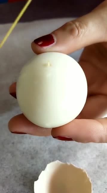 鸡蛋里挑骨头,妹子这绝活练的,以后真不好找老公啊!