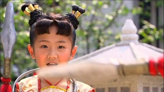 封神英雄榜姜子牙耍枪小哪吒变身捧场小能手连连叫好表情太可爱了