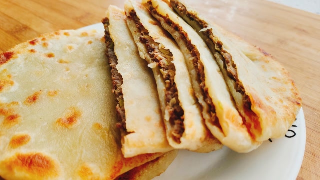 这才是内蒙家家户户必吃的蒙古馅饼,皮薄馅大,吃着太过瘾了