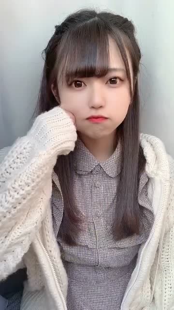 超可爱的日本高中生小姐姐,这小脸好诱人!