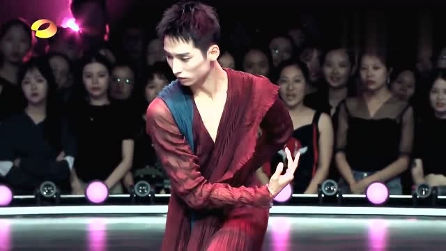 春晚领舞李响大秀古典舞,舞姿如同行云流水,惊艳全场!