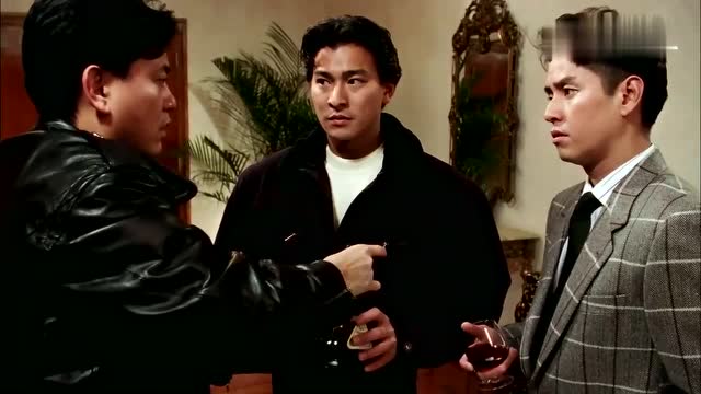 陈百祥的喜剧太经典,和刘德华谭咏麟精彩配合,这个表情太搞笑