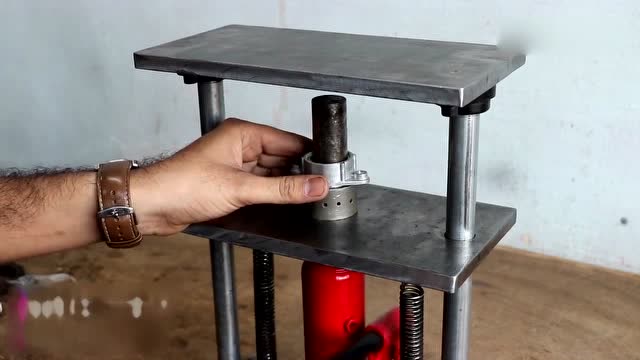 牛人自制一台特殊的液压机,成品出来的那一刻满满的成就感!