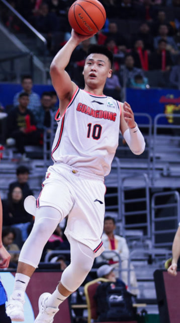 扛起外线大旗!赵睿中距离投篮稳稳命中