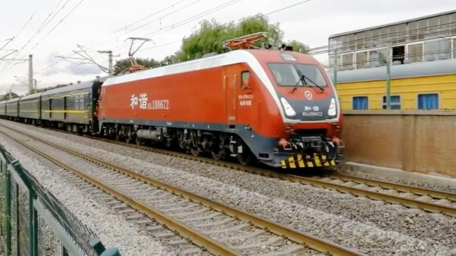 全程3天3夜横穿中国的火车!k1082次由乌鲁木齐开往齐齐哈尔