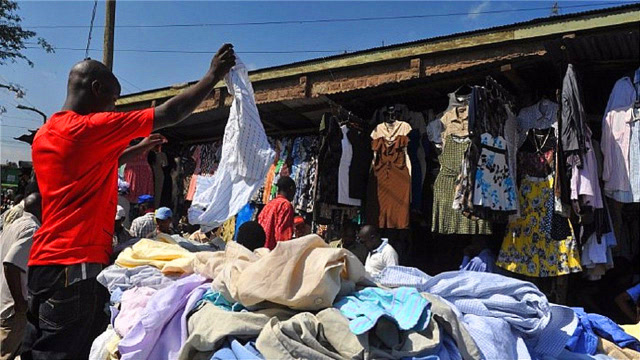 我们捐的旧衣服,运到非洲后竟变成了这样?看完不敢相信!