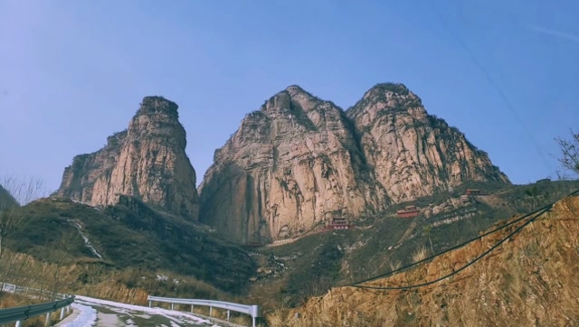 大年初一,农村二帅前往太行山深处的庙宇丽山宫烧香祈福