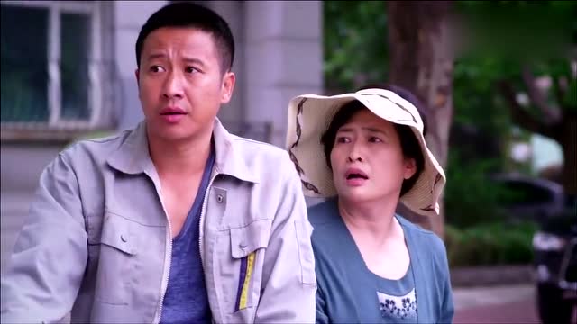 无贼向上跟齐冰混了,段虎怕他会学坏,过去劝劝他