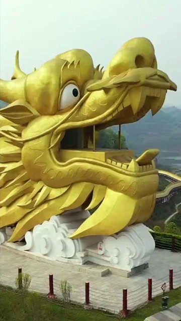 贵州山区有一条长龙,长达999米,盘踞在乌江边上!