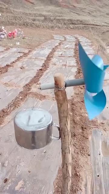 这个自制驱鸟器非常有创意!