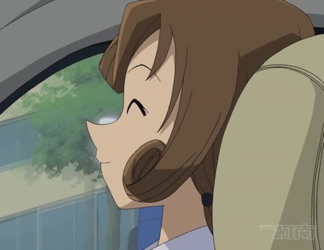 经典动漫:新一妈妈太狂野,带小朋友还飙车柯南对她无语了