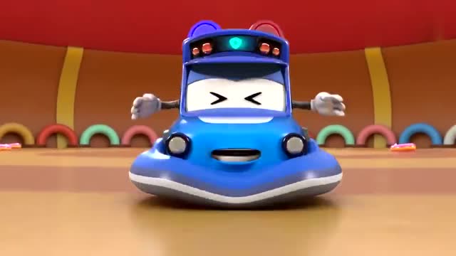 警长歌德出动,为了小朋友安全,抓紧时间修理碰碰车