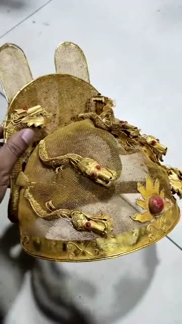 皇帝夏天的帽子,金丝镂空制作,比开空调都凉快!